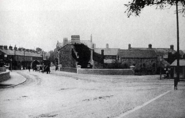 Photo of the Bridge Inn Cardiff, 1915