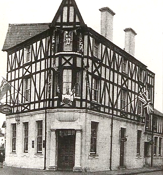 Photo showing the Ty Pwll Coch pub Cardiff before c1930.