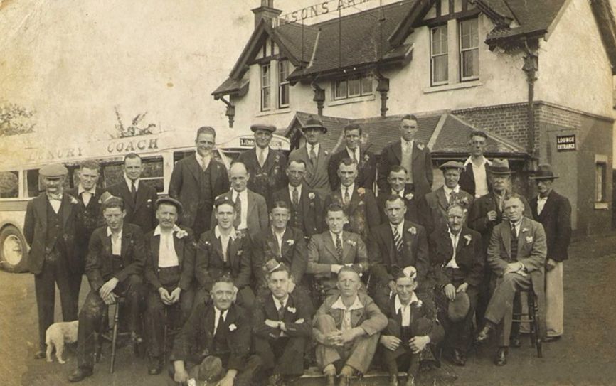 1937 photo showing the Mason's Arms pub Cardiff